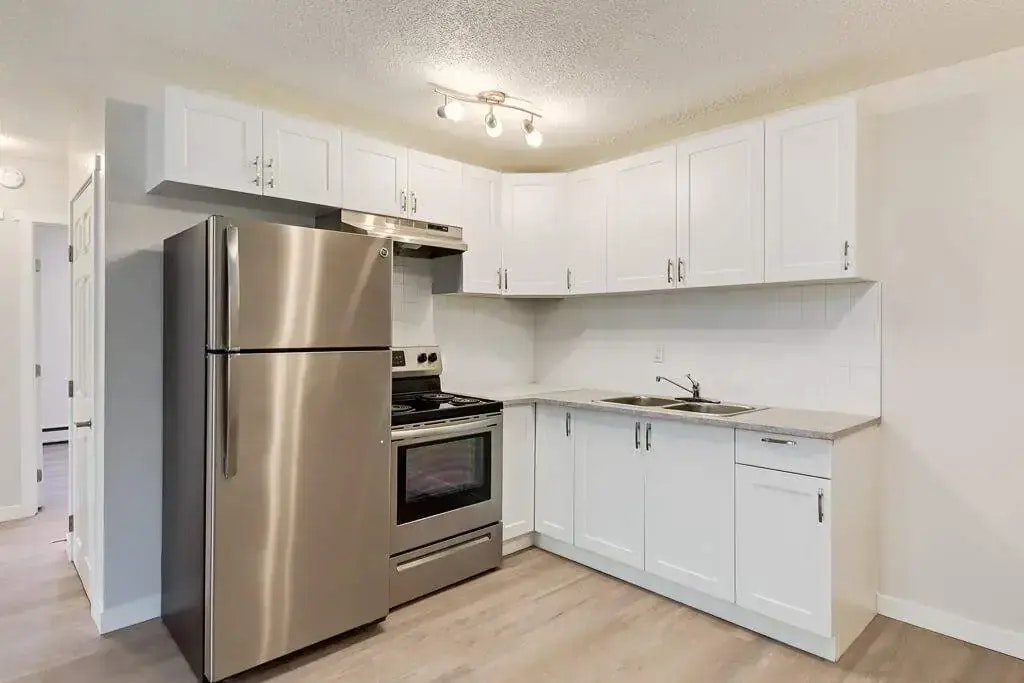 B102-4908 53 Street, Camrose, AB, T4V 1Z1 - 2