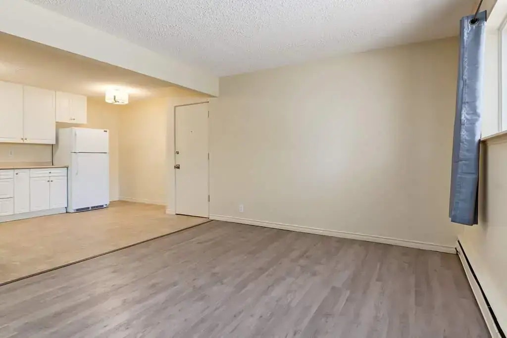 B102-4908 53 Street, Camrose, AB, T4V 1Z1 - 9