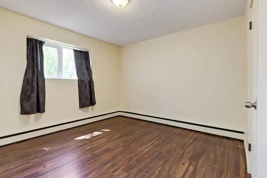 B102-4908 53 Street, Camrose, AB, T4V 1Z1 - 14