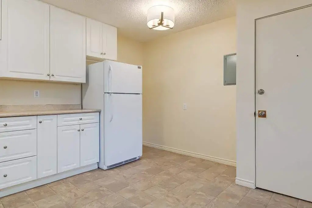 B102-4908 53 Street, Camrose, AB, T4V 1Z1 - 13
