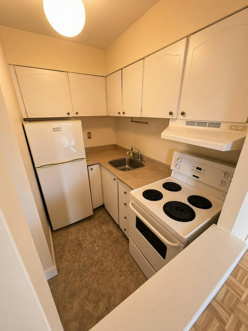 1251 Cardero Street, Vancouver, BC, V6G 2H9 - 3