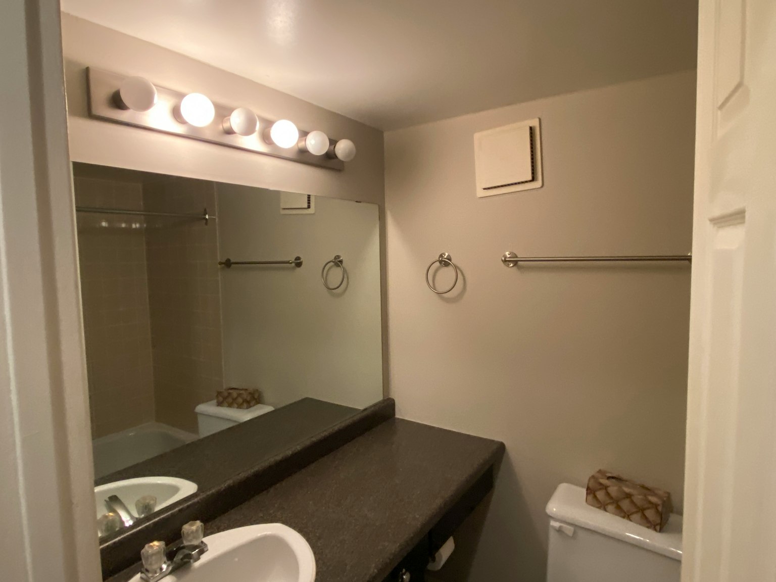 11043 108 Street Nw, Edmonton, AB, T5H 3A8 - 9