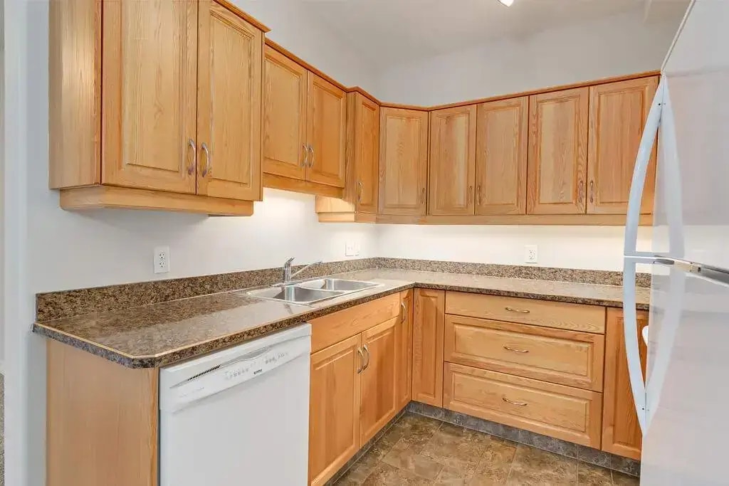 303-5115 52 Avenue, Wetaskiwin, AB, T9A 0X2 - 5