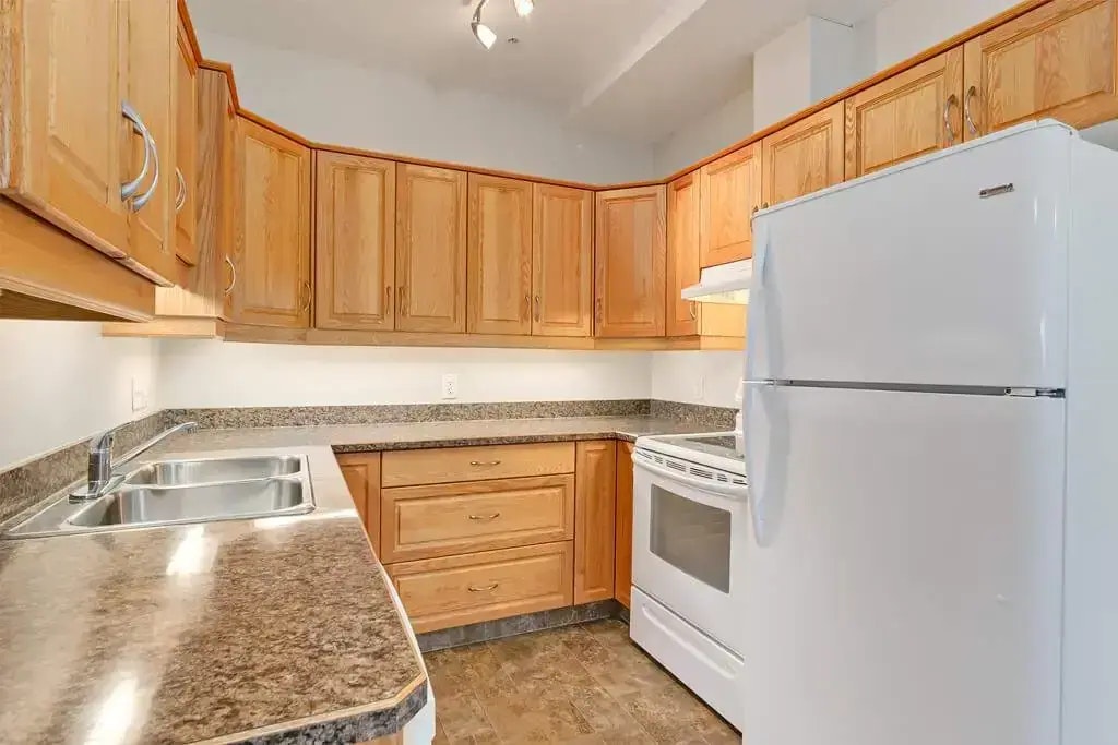 303-5115 52 Avenue, Wetaskiwin, AB, T9A 0X2 - 3