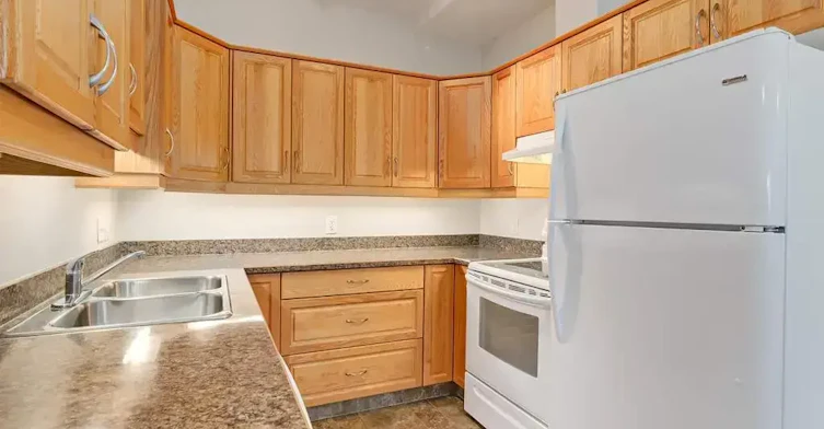 303-5115 52 Avenue, Wetaskiwin, AB, T9A 0X2 - 3