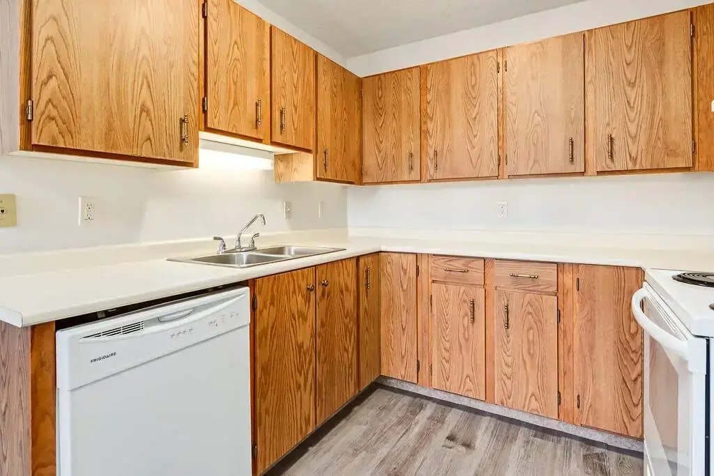 202-5101 52 Avenue, Wetaskiwin, AB, T9A 0X2 - 4
