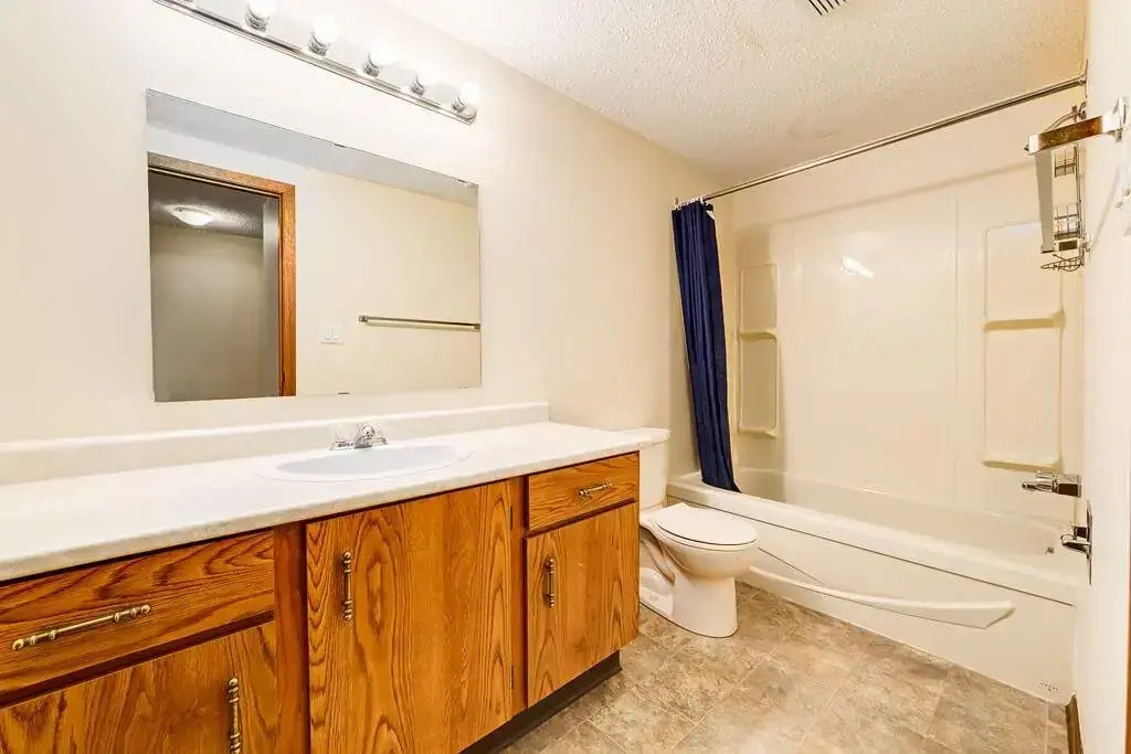 202-5101 52 Avenue, Wetaskiwin, AB, T9A 0X2 - 16