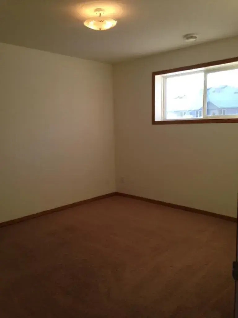 B-5633 52 Street, Wetaskiwin, AB, T9A 3A1 - 5