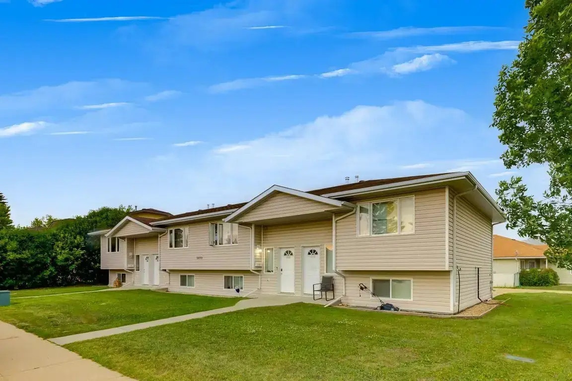 B-5633 52 Street, Wetaskiwin, AB, T9A 3A1