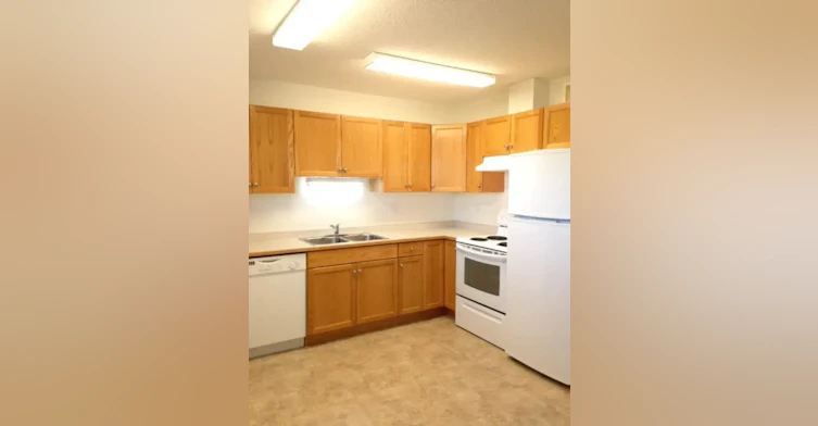 B-5633 52 Street, Wetaskiwin, AB, T9A 3A1 - 2