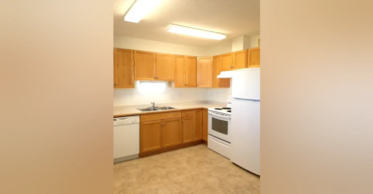 C-5633 52 Street, Wetaskiwin, AB, T9A 3A1 - 2
