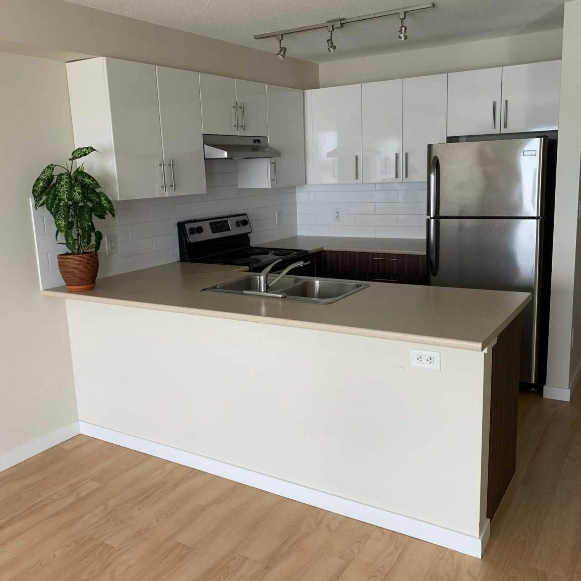 312-14088 Riverport Way, Richmond, BC, V6W 1B1 2