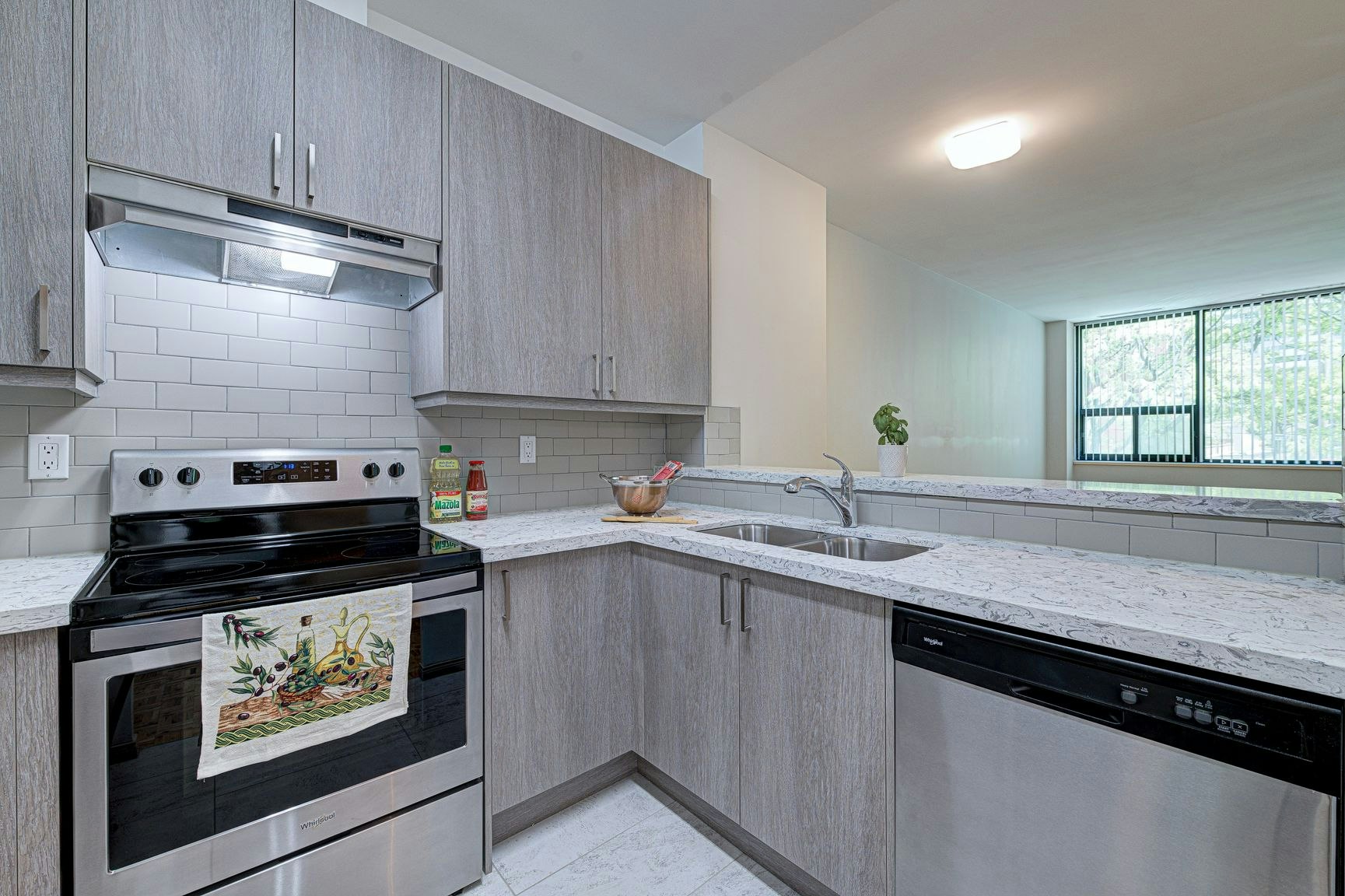 60 Holly Street, Toronto, ON, M4S 2G7 - 2