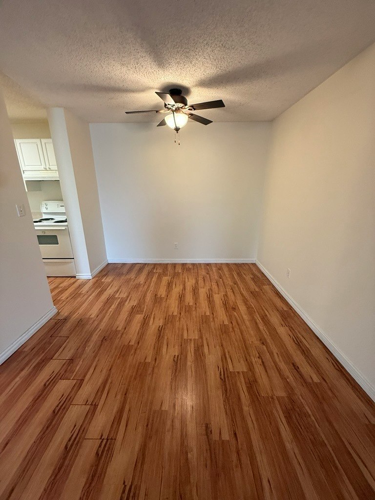 2520 50 Street NW, Edmonton, AB, T6L 7A8 - 10