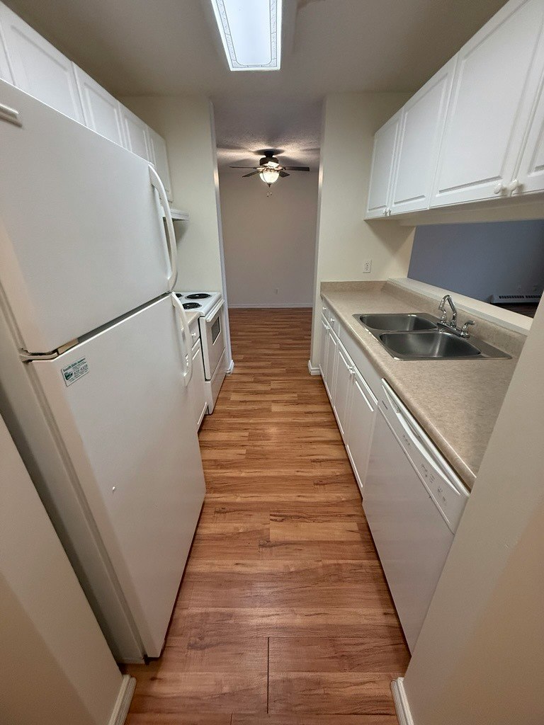 2520 50 Street NW, Edmonton, AB, T6L 7A8 - 5