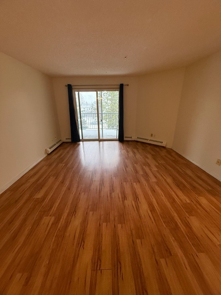 2520 50 Street NW, Edmonton, AB, T6L 7A8 - 9