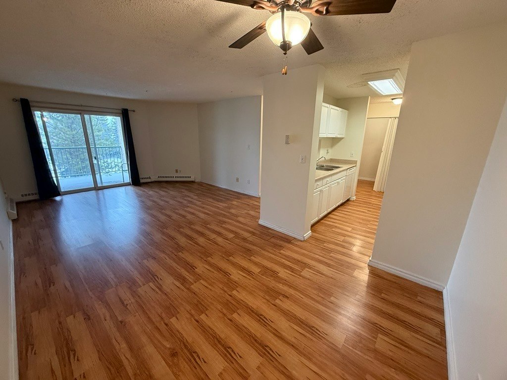2520 50 Street NW, Edmonton, AB, T6L 7A8 - 8