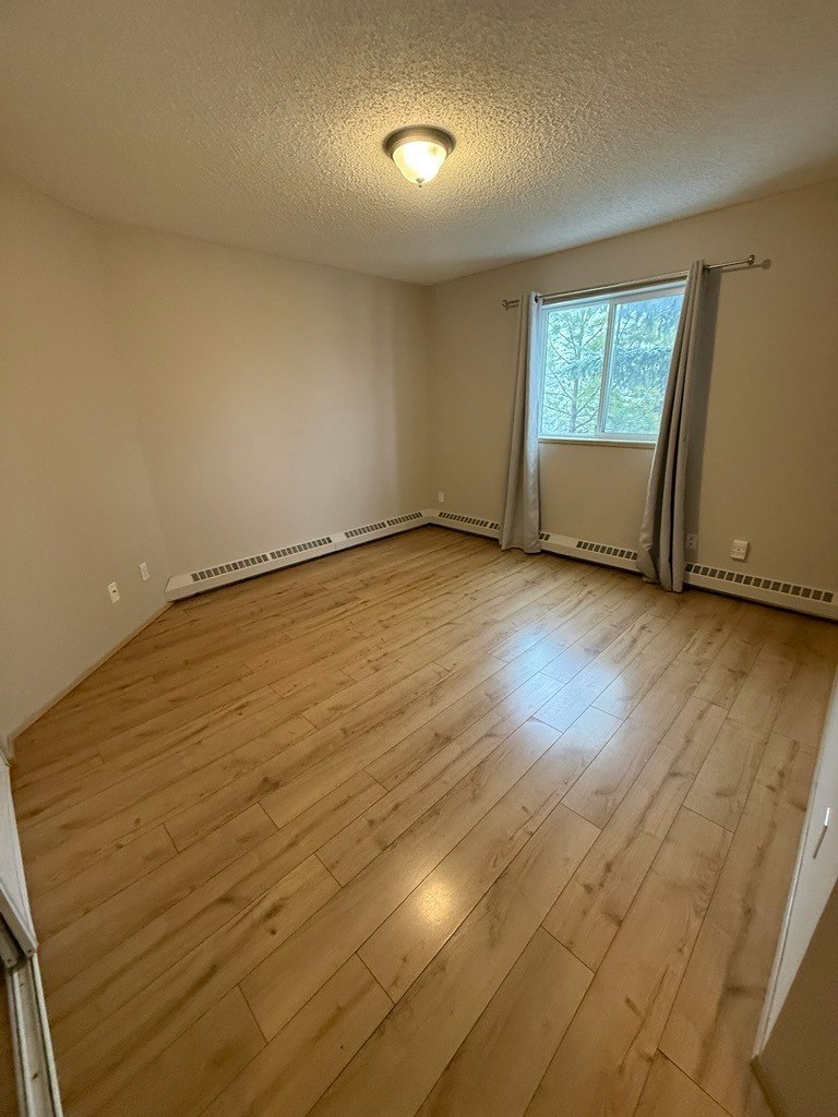 2520 50 Street NW, Edmonton, AB, T6L 7A8 - 15