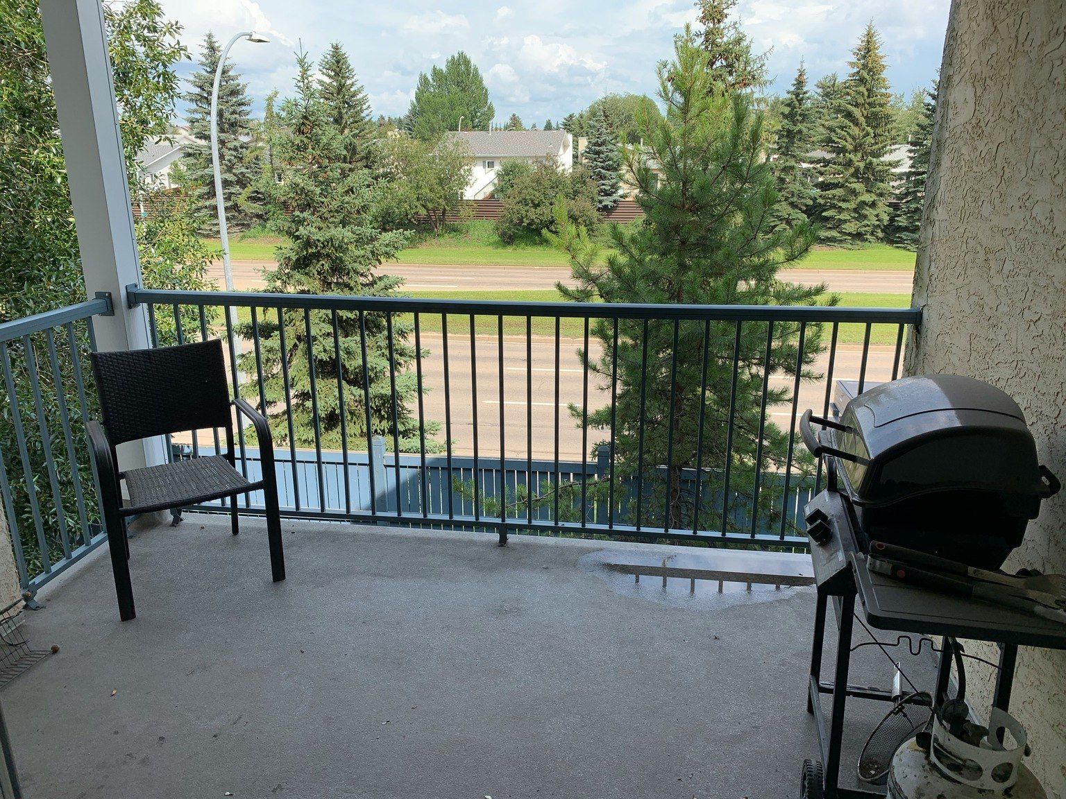2520 50 Street NW, Edmonton, AB, T6L 7A8 - 2