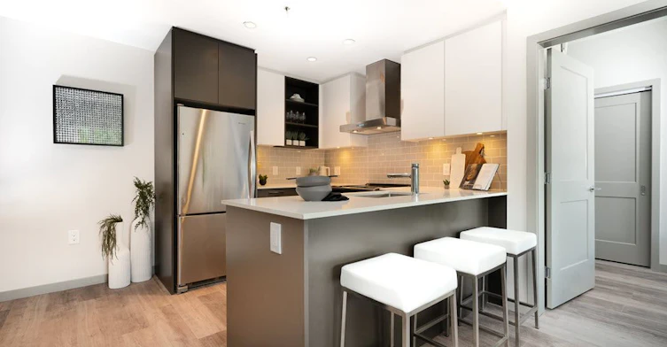 614-154 East 18th Street, North Vancouver, BC, V7L 0G6 - 2