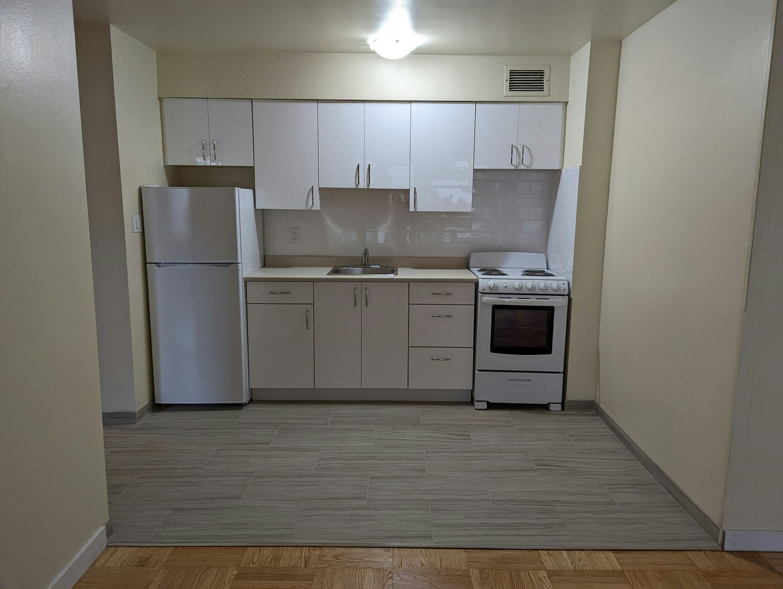 902-1220 Cardero Street, Vancouver, BC, V6G 2H7 - 2