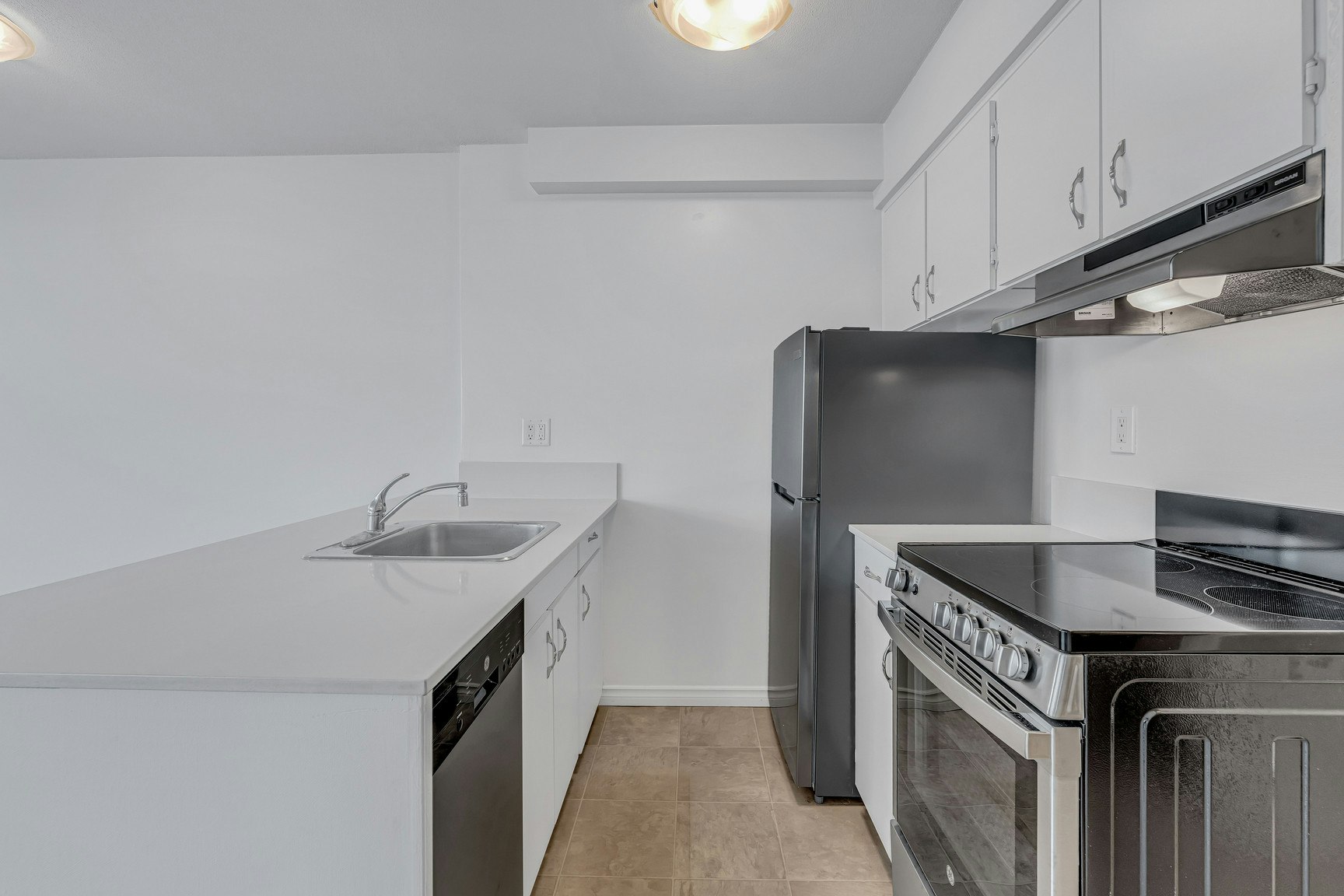 1600 L Beach Avenue, Vancouver, BC, V6G 1Y6 - 4