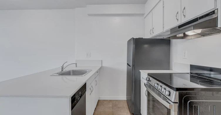 1600 L Beach Avenue, Vancouver, BC, V6G 1Y6 - 4