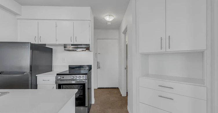 1600 L Beach Avenue, Vancouver, BC, V6G 1Y6 - 9