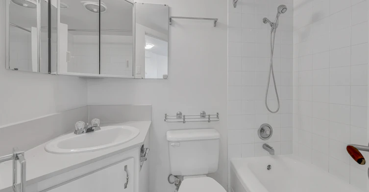 1600 L Beach Avenue, Vancouver, BC, V6G 1Y6 - 8