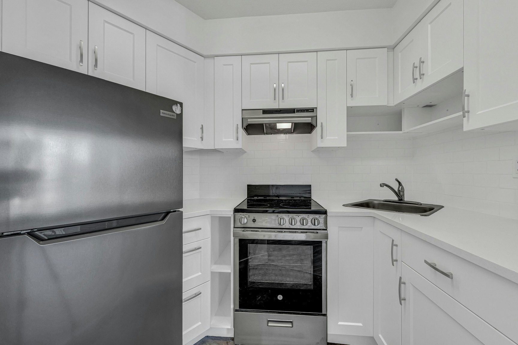 1600 L Beach Avenue, Vancouver, BC, V6G 1Y6 - 4