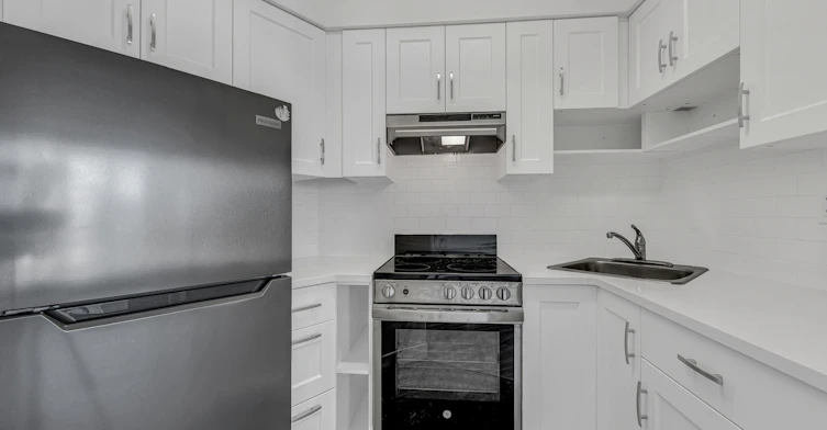 1600 L Beach Avenue, Vancouver, BC, V6G 1Y6 - 4