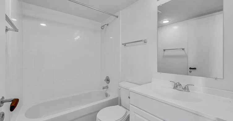 1600 L Beach Avenue, Vancouver, BC, V6G 1Y6 - 6