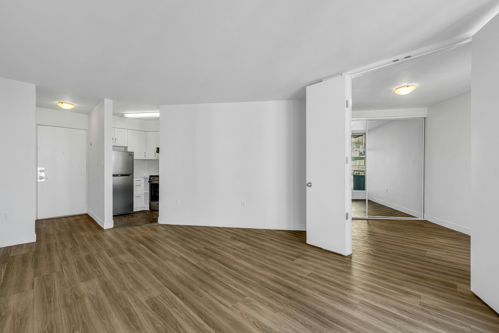1600 L Beach Avenue, Vancouver, BC, V6G 1Y6 - 3