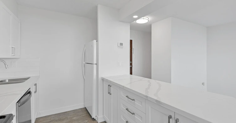 1201 Walden Circle, Mississauga, ON, L5J 4M9 - 2