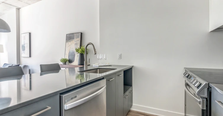 1999 William Rue, Montréal, QC, H3J 1R9 - 4