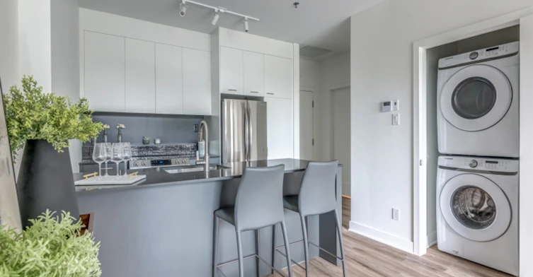 1999 William Rue, Montréal, QC, H3J 1R9 - 5