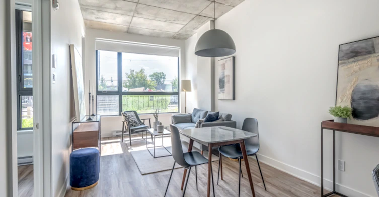 1999 William Rue, Montréal, QC, H3J 1R9 - 2