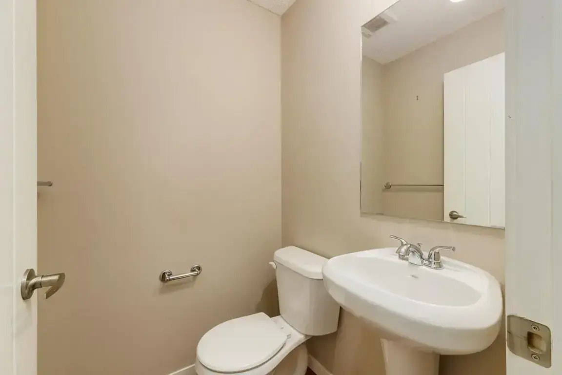 0201-1704 Heartland Avenue, Cochrane, AB, T4C 2L2 - 26