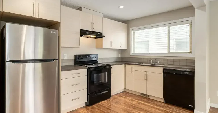 0201-1704 Heartland Avenue, Cochrane, AB, T4C 2L2 - 23