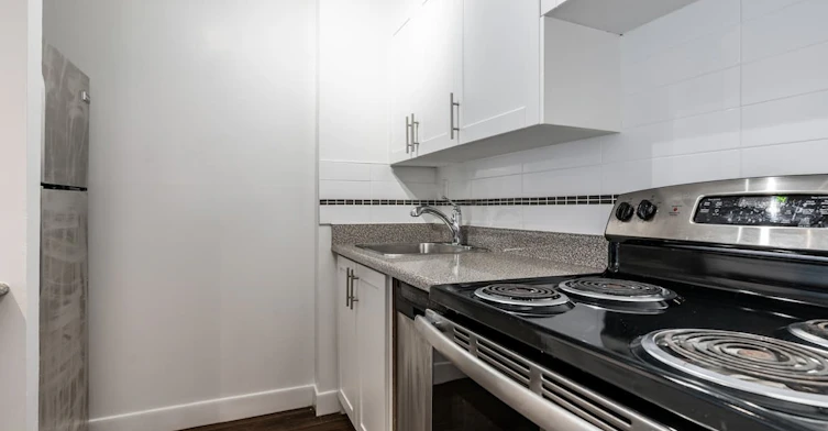 77 Huntley Street, Toronto, ON, M4Y 2P3 - 17