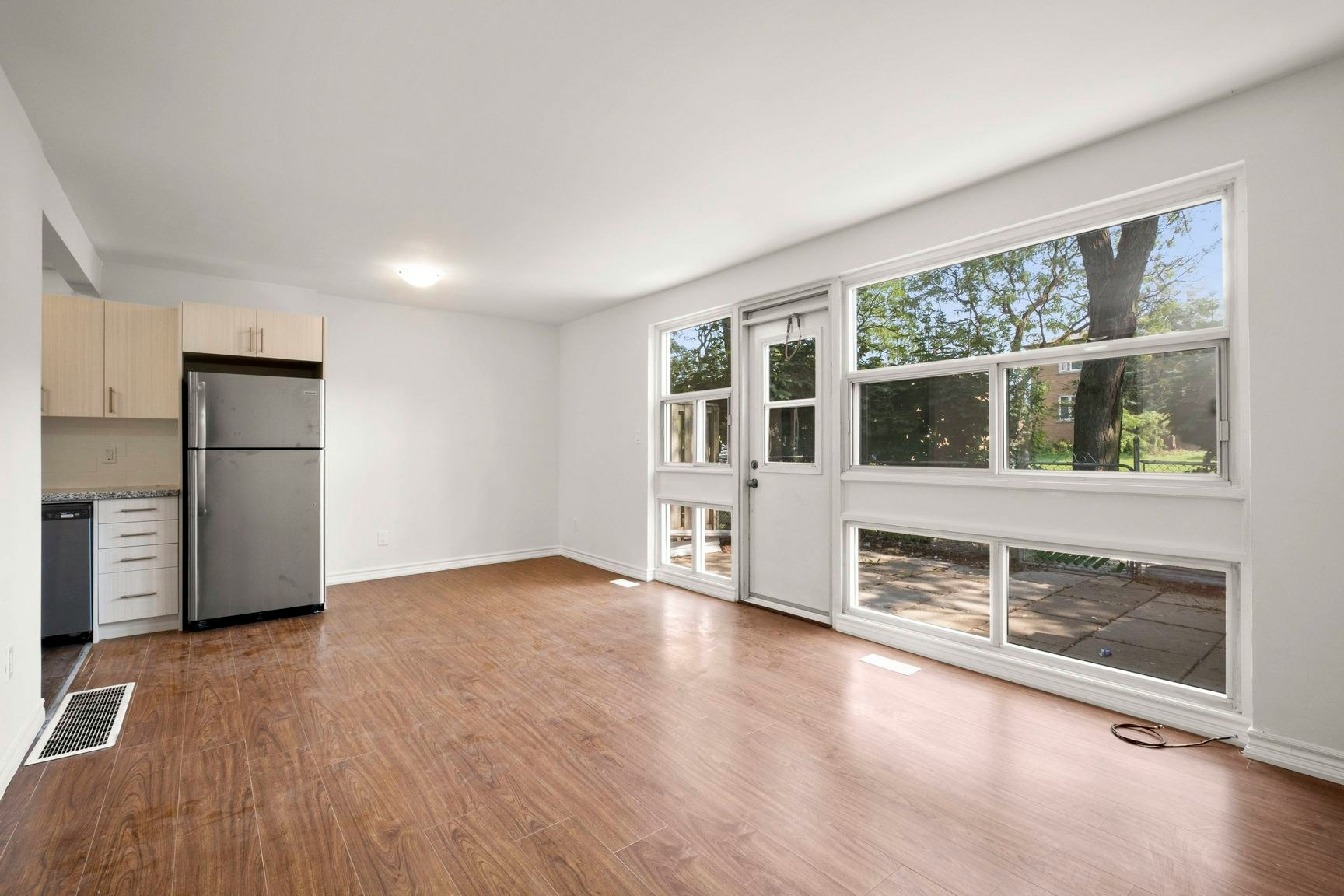 2 Torbolton Drive, Toronto, ON, M9W 3Y2 - 3