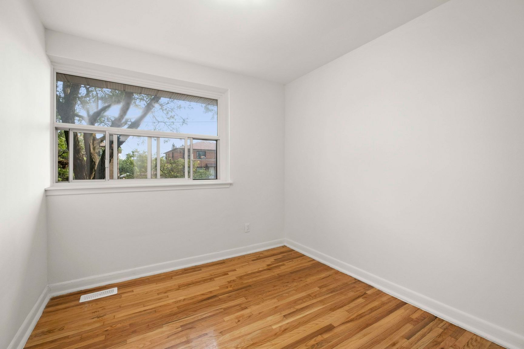 2 Torbolton Drive, Toronto, ON, M9W 3Y2 - 9