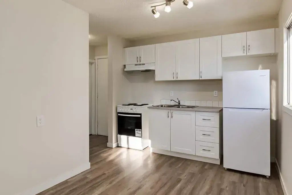 01-10033 154th Street, Edmonton, AB, T5P 2H1 - 10