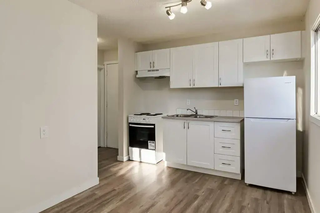 02-10033 154th Street, Edmonton, AB, T5P 2H1 - 10
