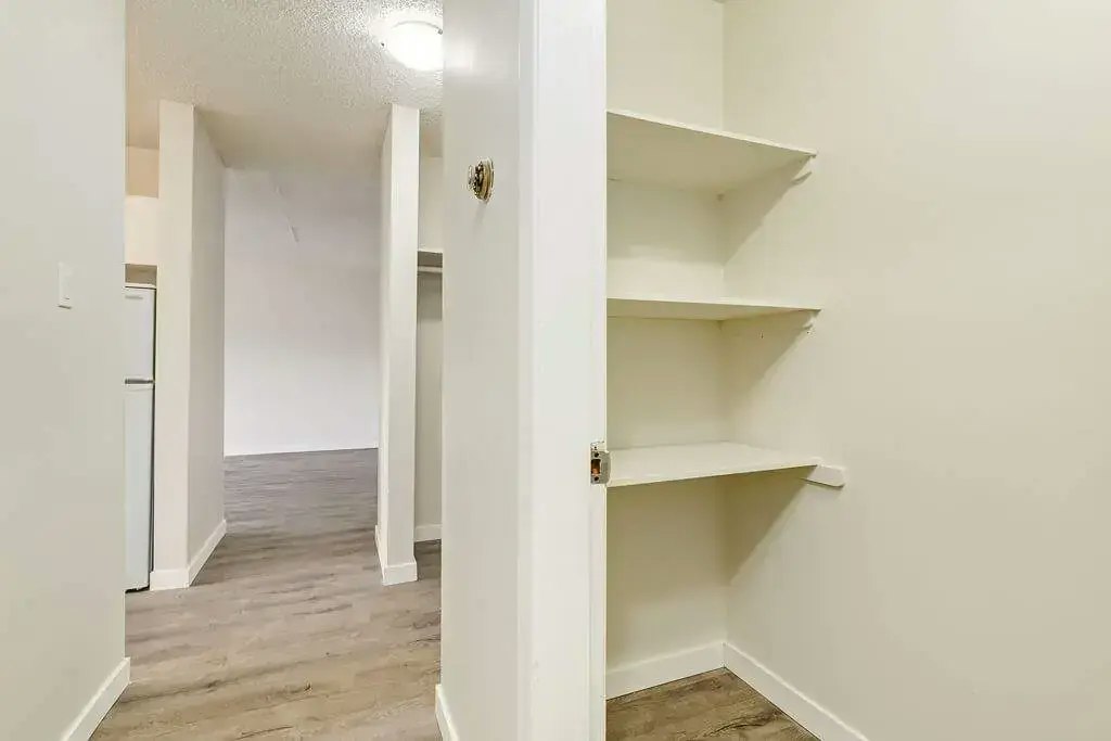 301-11825 88 Street, Edmonton, AB, T5B 3R9 - 8
