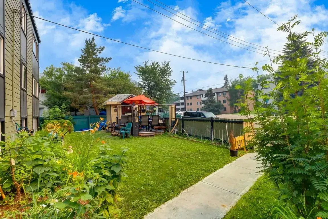 301-11825 88 Street, Edmonton, AB, T5B 3R9 - 4