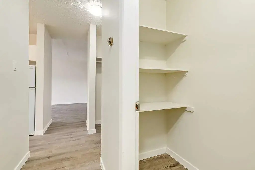 302-11825 88 Street, Edmonton, AB, T5B 3R9 - 8