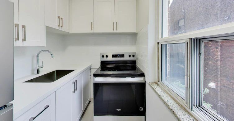 291 Avenue Road, Toronto, ON, M4V 2G9 - 2