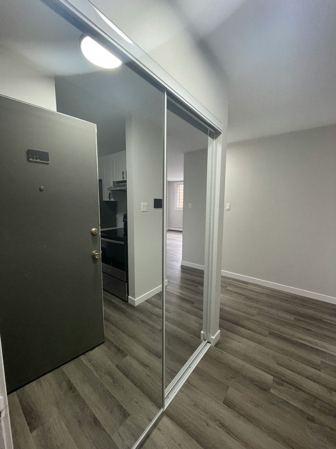 8927 82 Avenue Northwest, Edmonton, AB, T6C 0Z2 - 2