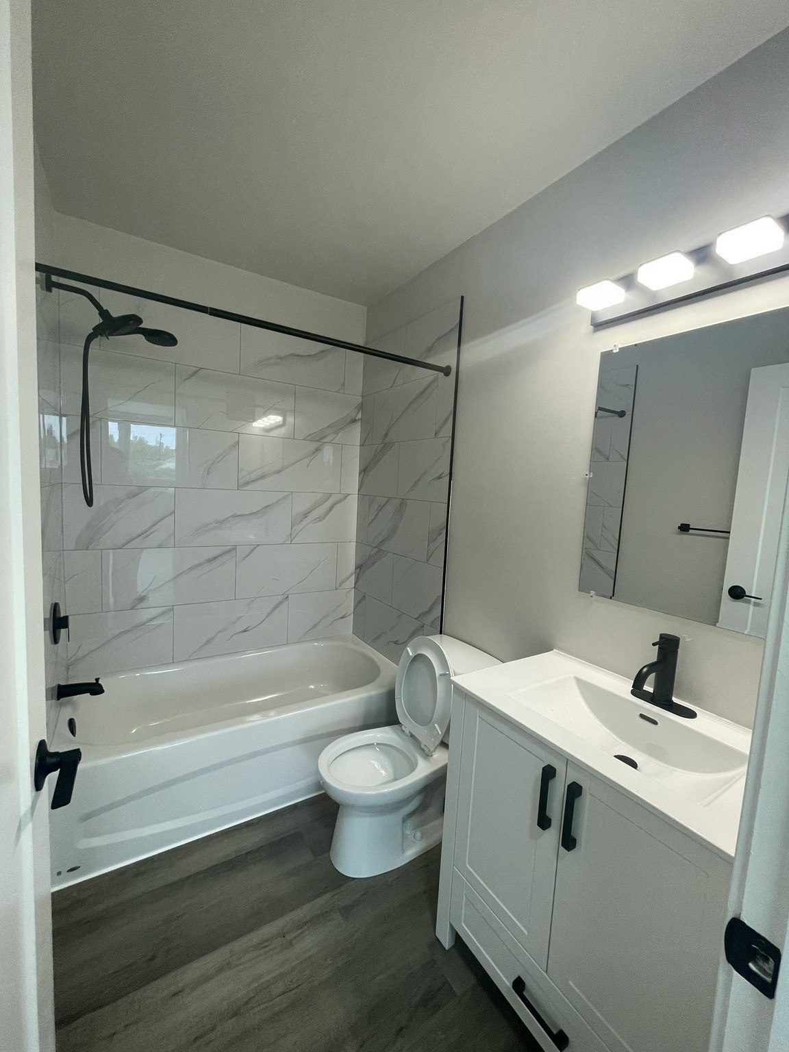 8927 82 Avenue Northwest, Edmonton, AB, T6C 0Z2 - 10